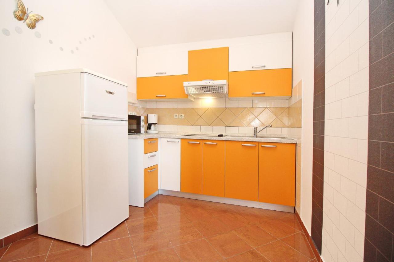 Apartments With A Parking Space Baska, Krk - 18794 Екстериор снимка